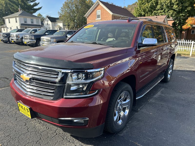 2019 Chevrolet Suburban Premier's photo