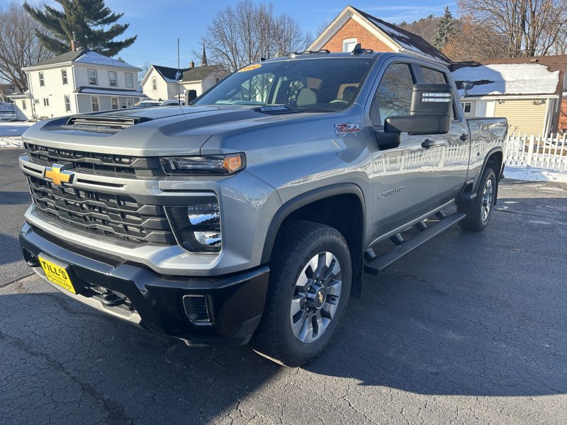 2024 Chevrolet Silverado 2500HD Custom's photo