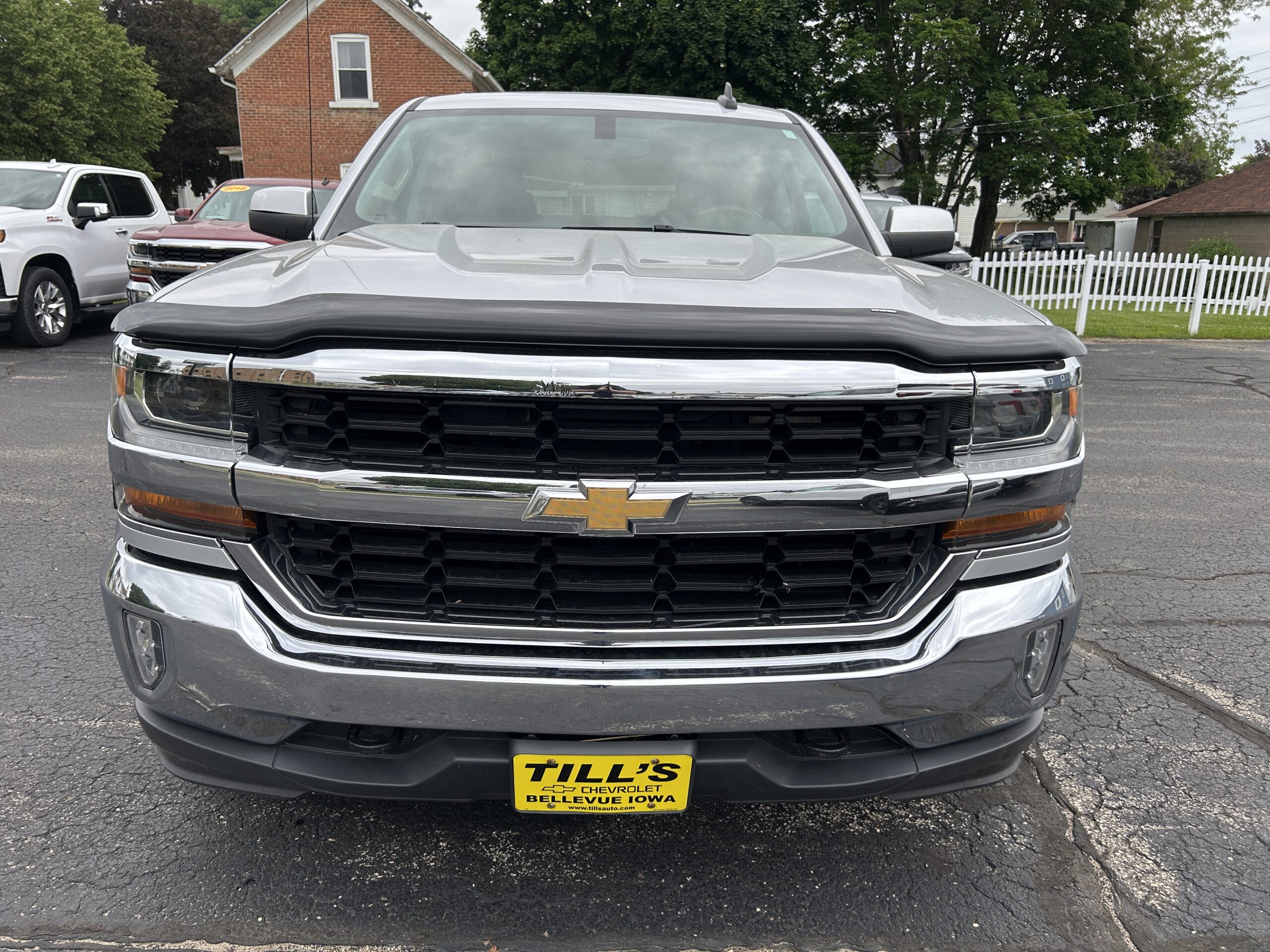 Used 2018 Chevrolet Silverado 1500 LT with VIN 1GCVKREC1JZ181288 for sale in Bellevue, IA